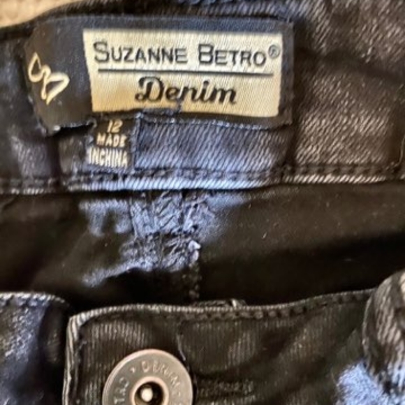 🖤Embroidered Raw Hem Flare Cropped Jeans🖤 - Picture 7 of 7